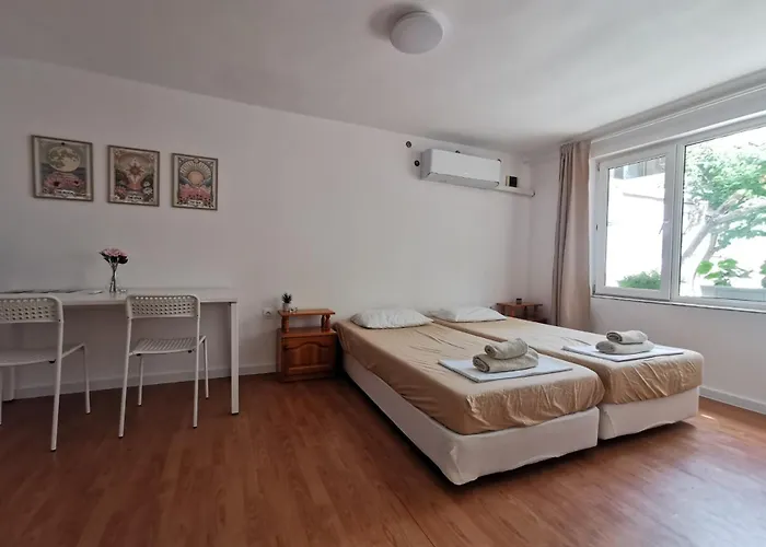 Garden Center Apartment Pomorie