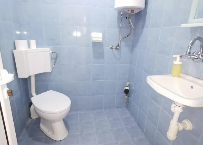 Garden Center Apartment *